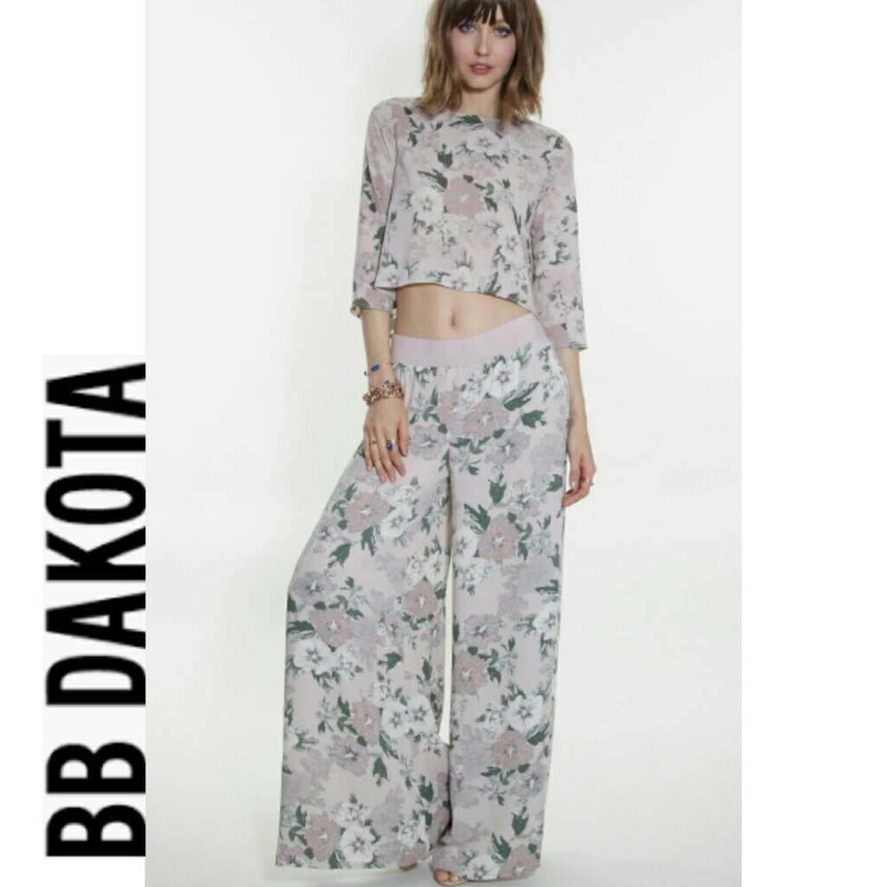 2 PiEcE/SeT VinTaGe BB DaK0tA WiDe LeG PaNt & ToP. FiRm PrIcE! N0 0fFeRs PlZ.